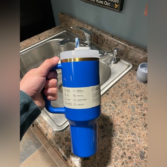 Stanley 40oz “Arctic Twist” - Picture 3 of 5